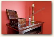 Indyjski stolik pod telewizor z kolonialnym kuferkiem na biÅ¼uteriÄ™  » Click to zoom ->